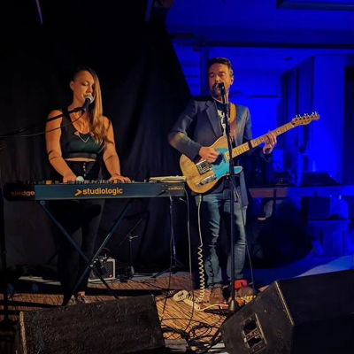 Had an amazing time at @awesomemomshows #11 the other night. We talked too much (mostly @lkheaney, as usual) but enjoyed the intimate crowd and magical art space. Always something special about shows at alternative spaces!

Photo courtesy of @dews.clues

#awesomemomshows #dogisblue #garagefolk #duo #livemusic #hamiltonmusicians #hamiltonmusic #hamont #indiefolk #alternativevenue #hamiltonontario