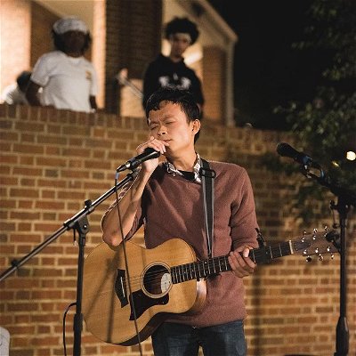 Beyond honored to perform at a pop-up with some of the best up and coming in Richmond! Big shoutout to @brlrva for organizing a place to share our voices. They’ll be hosting a show every Friday evening this month starting Oct. 8th! 

Shoutout to 📸 @bossmanee_ who took such great photos throughout the night! Hit him up for quality shoots
