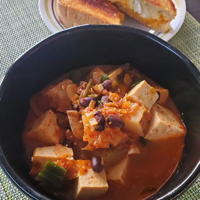 Kimchi-jjigae and a Brie and Cheddar Grilled Cheese Sandwich. An unusual pairing, but so good together! The kimchi-jjigae was spicy and flavorful, made with tofu, potatoes, and black beans. This was a viewer recipe request. 🥰
.
.
.
.
#twitchtv #twitchaffiliate #twitchstreamer #smallstreamer #cookingstream #cookinginkansas #kimchijjigae #kimchistew #kimchi #vegetarian #koreanfood #foodpics