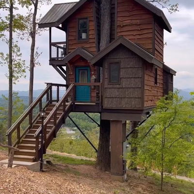 A treehouse straight out of a fairytale.

🏡 Sanctuary Earth & Sky Dwellings
📍 Asheville, North Carolina, USA
📷 Repost from @dippin_out