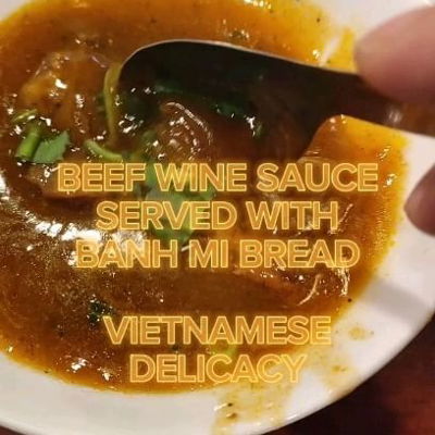 Vietnamese beef wine sauce served with banh mi bread #vietnam #hanoi #streetfood #vietnamesefood