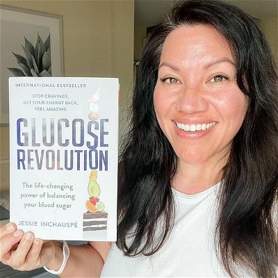 Helpful #dietbook alert! The @glucosegoddess created this handy dandy guide for ways to “flatten your glucose line” which is a way of saying keep your blood sugar stable. Her actionable tips and tricks are phenomenal, and I’ve been implementing them - like drinking a tablespoon of apple cider vinegar in water before meals to lower the glucose spike. 

#glucosegoddess #glucoserevolution #dietbooks #diet #weightloss #weightlossjourney