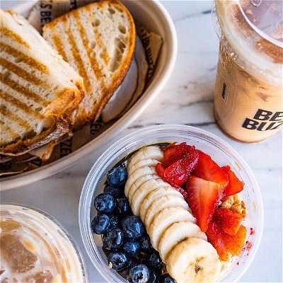 When it comes to food, we’ve got range 😎 What are you pairing with your buzz? 🥪🍓🍌🥐

#coffeesbestfriend #freshbaked #freshfruit #snacktime #coffeeandbites #hungry #cafefood #sandiegocafe #grilledsandwiches
