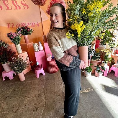 🥲 Our girl Grace is back! She has been travelling overseas for the last 3 months with Zac and we are so happy to have them back creating magic for EEFM and delivery your flowers safely! Welcome back guys!!!! 🥲 #eastendflowermarket #missedyourfaces