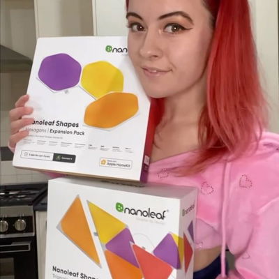 I had the pleasure recently of receiving some brand new @nanoleaf triangles and hexagons from @rocketcommsanz 🔥

As someone who has used Nanoleaf products before I couldn’t reccomend them more! They’re beautiful for any environment, whether it be your gaming room or your bedroom, the lighting is fully customisable and they’re so easy to install! 

Thanks again to @nanoleaf and @rocketcommsanz for hooking me up! 

#nanoleaf #rocketcomms #gaming #homedecor #cosplay #cosplayer #gamer #led #ledlights