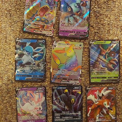 Maid a little investment and I think it was pretty great 

Ig partners tagged 

#pokemon #pokemoncards #pokefan #pokemontcg #eeveelutions #evolvingskies  #evolvingskiesboosterbox