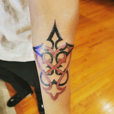 Forgot to post this yesterday but got this kingdom hearts tattoo from @leocryptkeepertattoos at @hybridtattoova 

#gamer #gamerguy #gamerlife #kingdomhearts #kindomheartstattoo #twitchstreamer