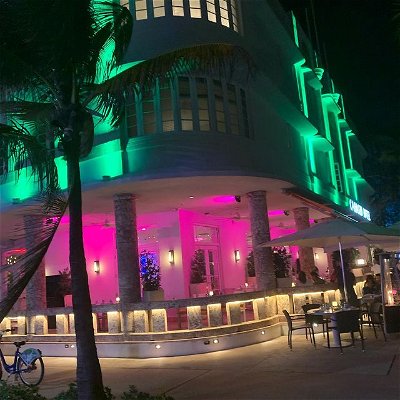 Miami Beach is the most iconic looking city I’ve been to. Wish we still built like this. Very thankful they fought to keep the look. Strongly recommend visiting. #artdeco #architecture #roaring20s #miami #soflo