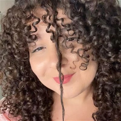 Falling inlove with your curls is the best form of self care 🤍
.
.
.
.
. : #Curlyhair #curlyhairproblems #curlyhairprobs #frizzyhair #brushingcurlyhair #curlyhaircare #curlyhaircommunity #rizos #cachos