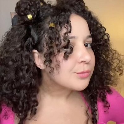Day 5 just needs a cute curly hairstyle! 
.
.
.
.
. : #Curlyhair #curlyhairproblems #curlyhairprobs #frizzyhair #brushingcurlyhair #curlyhaircare #curlyhaircommunity #rizos #cachos #curlyhairstyles