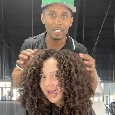 Can we hear a commotion for the curly hair cut! 👏🏼👏🏼 one more time! @hairbydaniel1 #curlycut 
.
.

.
.
.

.
.
.
#washday #washdayroutine #curlywashday #curlyhair #curlyhairtips #curlyhairtutorial #curlyhairroutine #curlytipsandtricks #curls #bouncycurls #definedcurls
#3bcurls #3bhair #cgm #curlywavy #haircare #curlyhaircare #curlyhaircommunity #rizos #cachos
