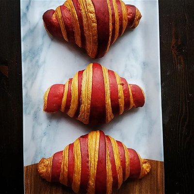 Bi-colouolred Croissants

#bi-coloured #bicolour #croissant #croissant🥐 #baker #bakery #delish #practice
