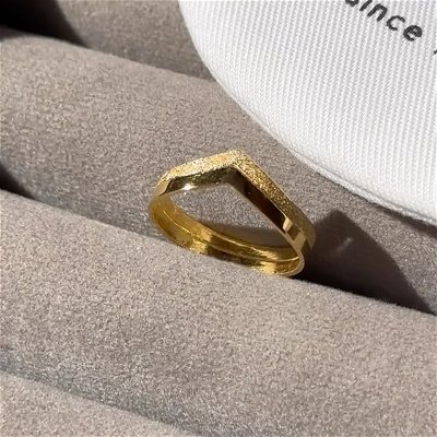 Ada yg bisa tebak bentuk cincinnya mirip superhero apa?

#goldsmithdiksie #cincinemas #cincinaurel #jewelrydesigner #jewelry #jewelrydesign #jewelrymaking #handmadejewelry #cincinhandmade #handmaderings #goldrings #goldring #cincin24k #customcincin