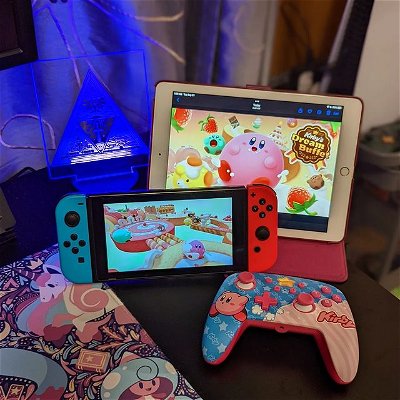 Has anyone picked up Kirby's Dream Buffet? I haven't yet, it looks like an adorable party game though. It kinda reminds me of Mario Kart in a way, but with food 🤣.
.
.
.
🏷️
#kirbyforgottenland #kirbydreambuffet #gamewishlist #gamergram #cozygamergirl #cozydesk #ipad #kirbycontroller #pokemondeskmat #psychicpokemon #pinkaesthetic #pinkgamer #cozynights #desksetup #cozy #cozygamer #girlwhogames