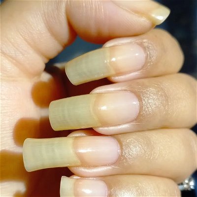 The way the sun hits my nails 🤌🏽

#naturalnails #nails #realnails #longnails #longnaturalnails #barenails #longnailbeds